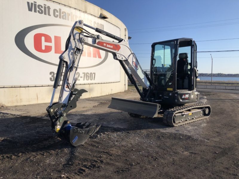 BOBCAT E35R2 HYD THUMB/COUPLER