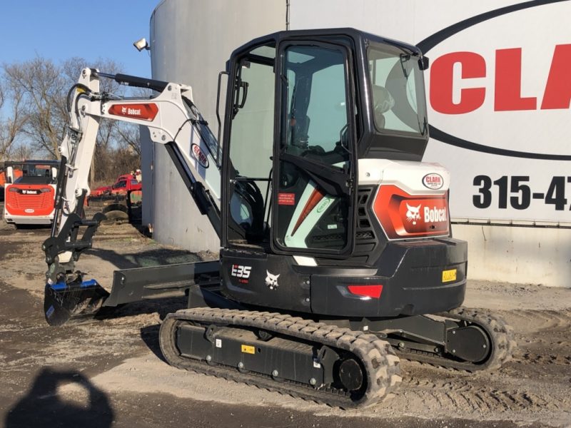 BOBCAT E35R2 HYD THUMB/COUPLER