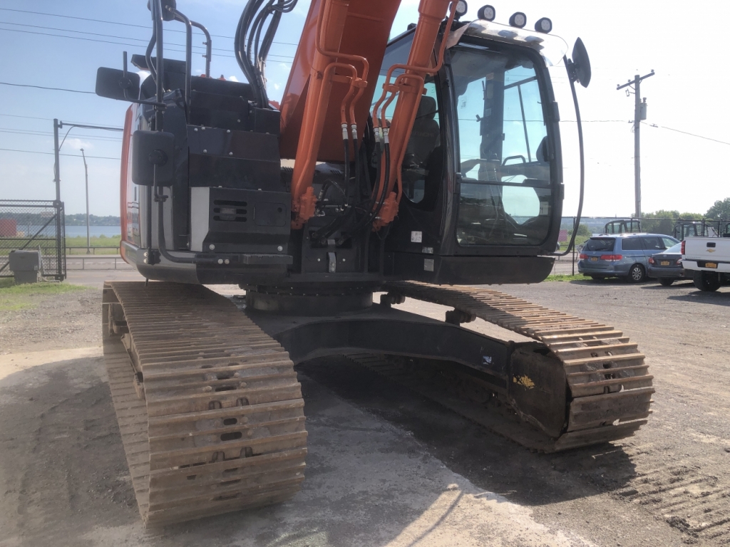 HITACHI ZX225 HYD THUMB /COUPLER