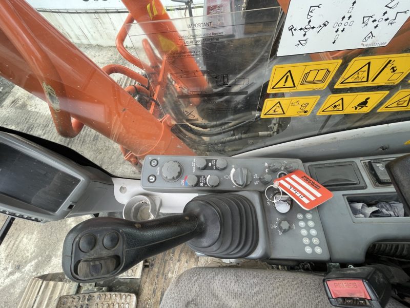 HITACHI ZX300LC-6 HYD COUPLER/THUMB ROTA