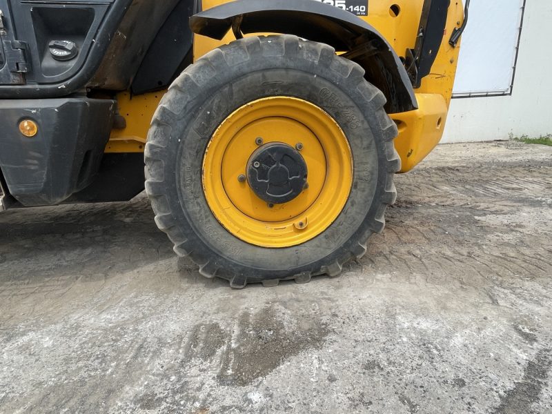 JCB 535-140 7,000# 46ft REACH