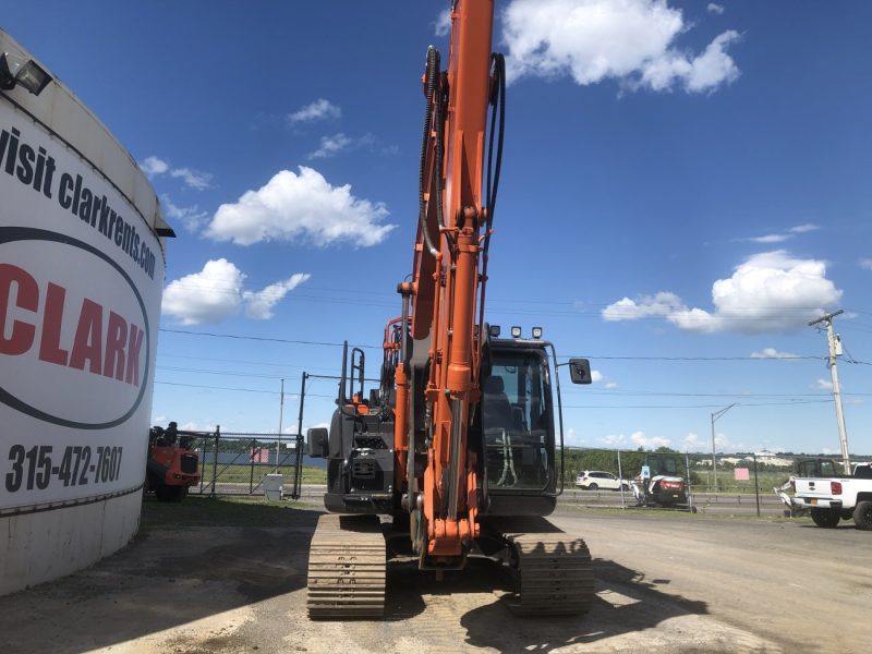 HITACHI ZX135 HYD THUMB / COUPLER