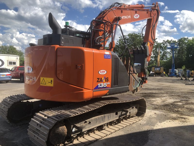 HITACHI ZX135 HYD THUMB / COUPLER