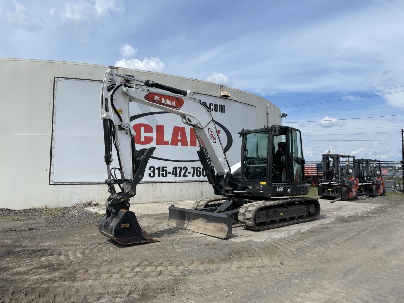 BOBCAT E88R2 HYD THUMB/COUPLER