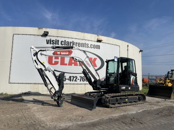 BOBCAT E88R2 HYD THUMB/COUPLER