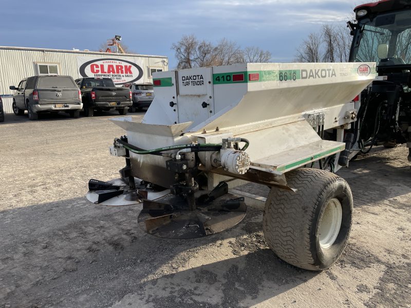 DAKOTA 410 FERTILIZER SPREADER