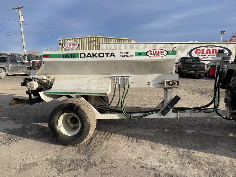 DAKOTA 410 FERTILIZER SPREADER