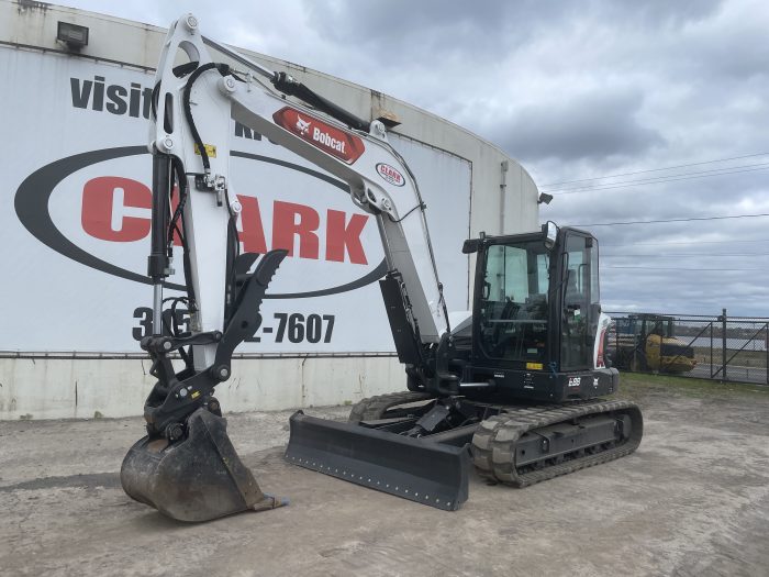 BOBCAT E88R2 HYD THUMB/COUPLER