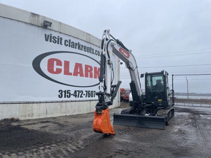 BOBCAT E88R2 HYD THUMB / COUPLER