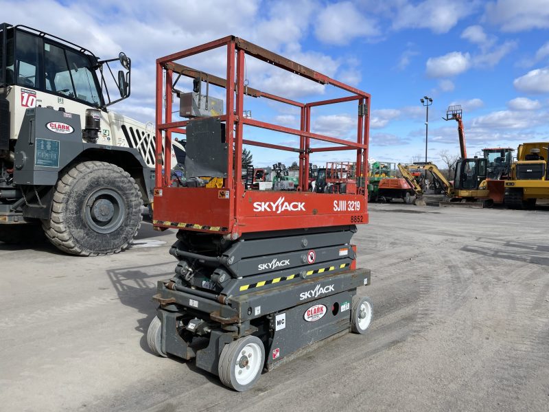 **SKYJACK SJ3219 ELEC 19ft. PLATFORM 2WD
