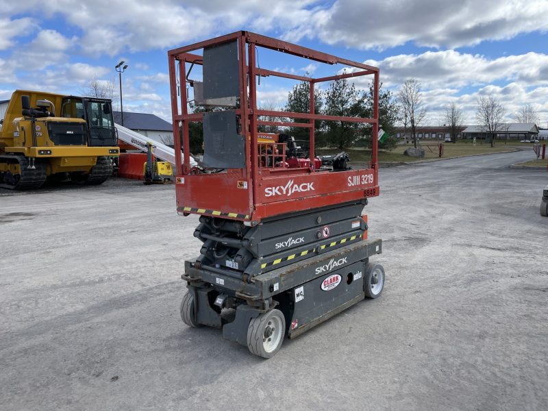 SKYJACK SJ3219 ELEC 19ft. PLATFORM 2WD