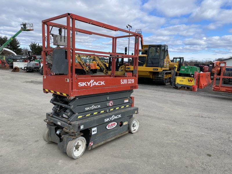 SKYJACK SJ3219 ELEC 19ft. PLATFORM 2WD