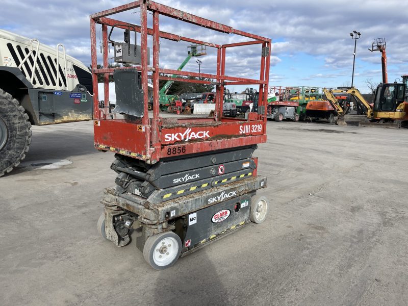 **SKYJACK SJ3219 ELEC 19ft. PLATFORM 2WD