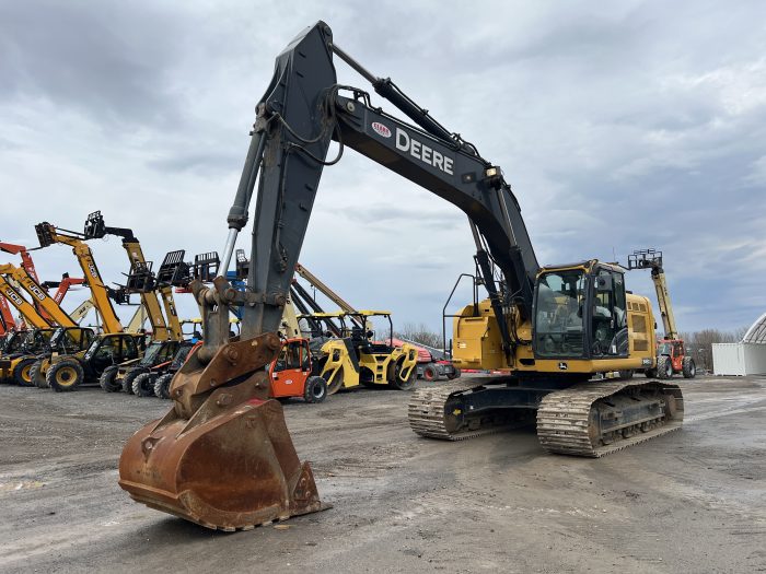 JOHN DEERE 345G HYD COUPLER 10ft. STICK