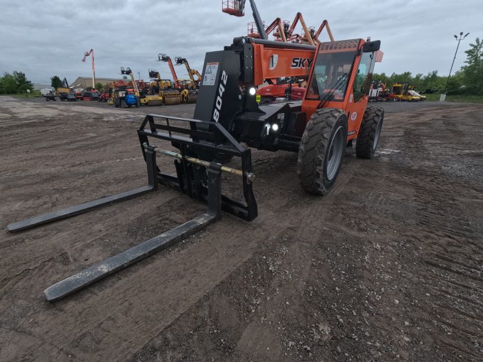 SKYTRAK 8042 AC 8,000# 42FT REACH